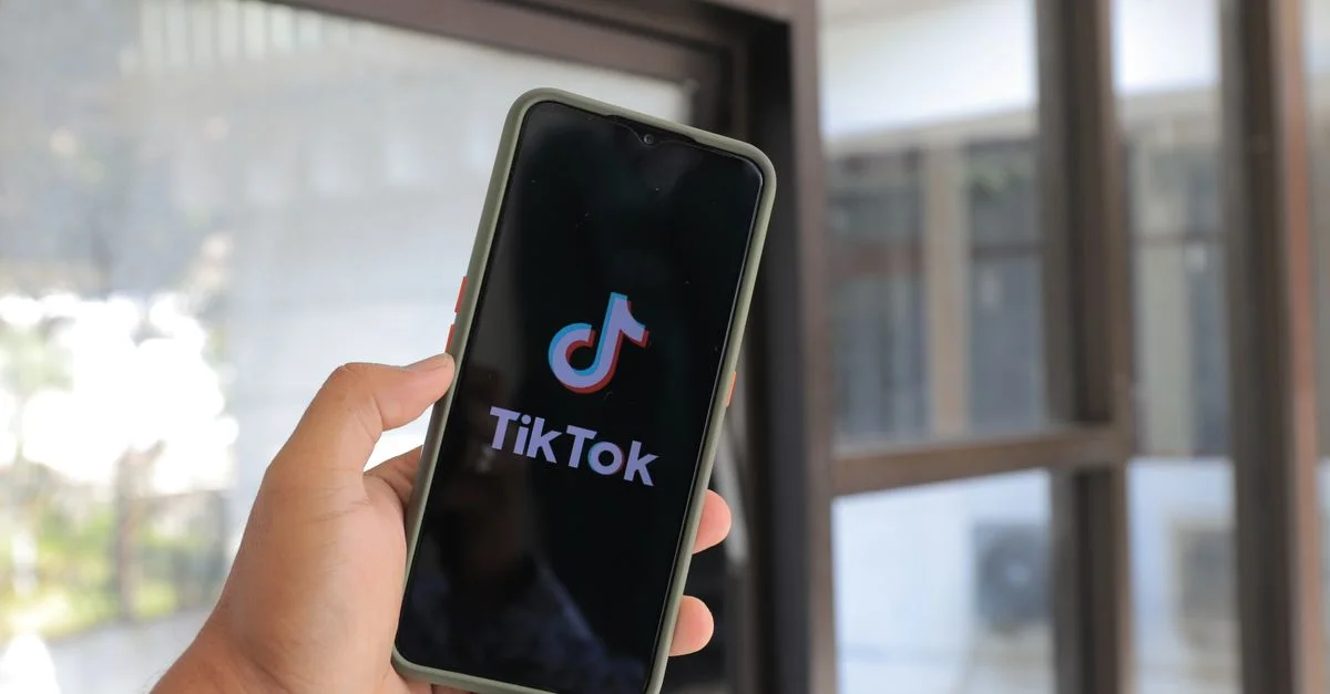 เชื่อคลิปผมร่วงใน TikTok ได้แค่ไหน? วิธีแยกข้อมูลจริงจาก ‘หมอเน็ต’ ก่อนตัดสินใจเรื่องผมบางกรรมพันธุ์
